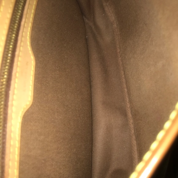 🔥SOLD🔥VINTAGE LOUIS VUITTON Gibeciere PM Bag!! - Picture 6 of 8